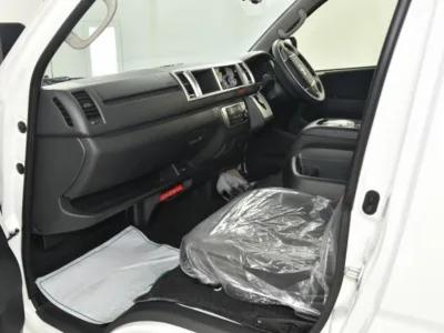 2025 Toyota Hiace Wide GL - The Perfect Blend of Comfort & Utility (No.961034)