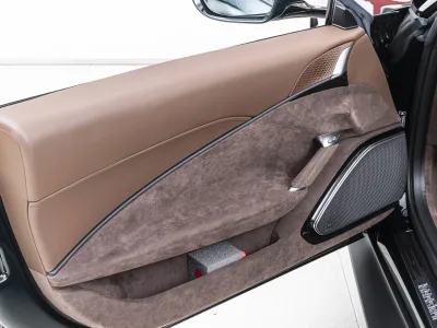 2025 Ferrari Roma Spider — Verde Zeltweg / Cioccolato