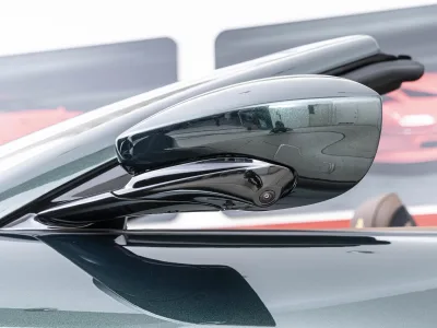 2025 Ferrari Roma Spider — Verde Zeltweg / Cioccolato