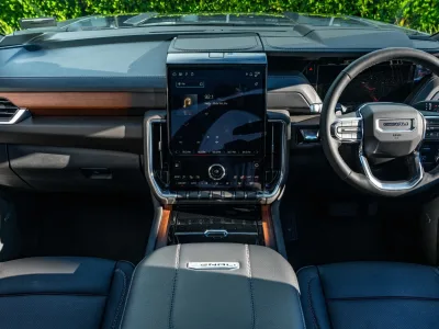 2025 GMC Yukon Denali 6.2L V8 4WD – Luxury, Power & Prestige
