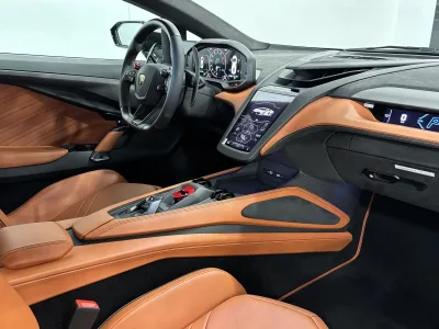 2025 LAMBORGHINI REVUELTO