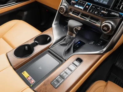 2025 LEXUS LX600 4WD –7 Seater LUXURY PACKAGE