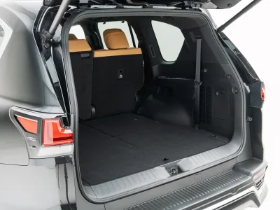 2025 LEXUS LX600 4WD –7 Seater LUXURY PACKAGE