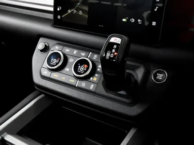 2025 Land Rover Defender 110 V8 X URBAN WIDETRACK
