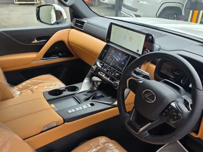 2025 Lexus LX 600 4WD Moderista 7 Seats