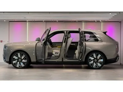 2025 Rolls-Royce Cullinan Right-Hand Drive SUV (No.109054)