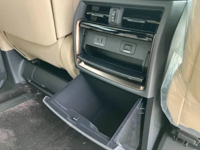 2025 Toyota Alphard Plug-in Hybrid Executive Lounge E-Four 4WD