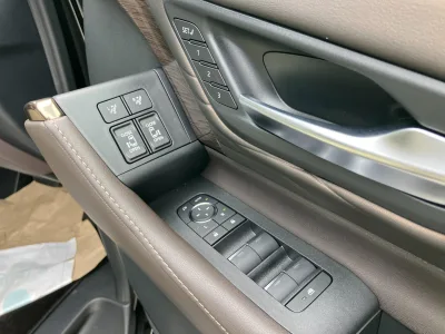 2025 Toyota Alphard Plug-in Hybrid Executive Lounge E-Four 4WD