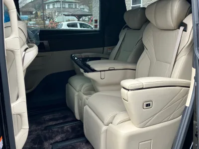 2025 Toyota Alphard Plug-in Hybrid Executive Lounge E-Four 4WD