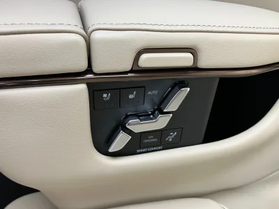 2025 Toyota Alphard Plug-in Hybrid Executive Lounge E-Four 4WD