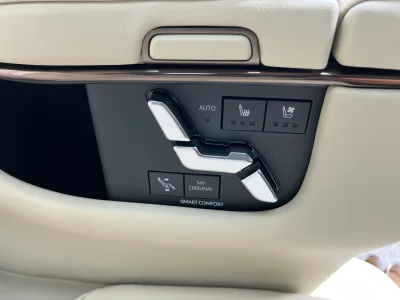 2025 Toyota Alphard Plug-in Hybrid Executive Lounge E-Four 4WD