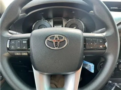 2025 Toyota Hilux SR5 Double Cab 4x4 LHD Full option