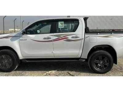 2025 Toyota Hilux SR5 Double Cab 4x4 LHD Full option