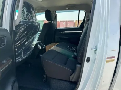2025 Toyota Hilux SR5 Double Cab 4x4 LHD Full option