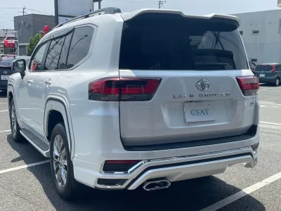 2025 Toyota Land Cruiser 300 ZX 4WD – Luxury Flagship