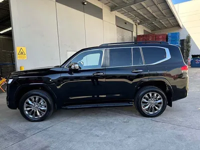2025 Toyota Land Cruiser Sahara ZX