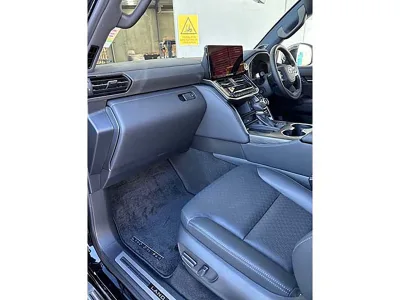 2025 Toyota Land Cruiser Sahara ZX