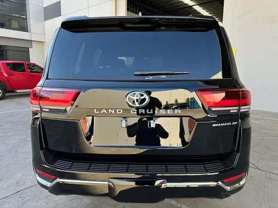 2025 Toyota Land Cruiser Sahara ZX