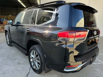 2025 Toyota Land Cruiser Sahara ZX