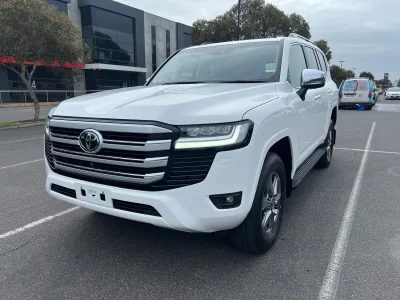 2025 Toyota Land Cruiser Sahara – The Ultimate 7-Seater Luxury SUV (No.J1047)