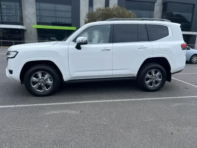 2025 Toyota Land Cruiser Sahara – The Ultimate 7-Seater Luxury SUV (No.J1047)