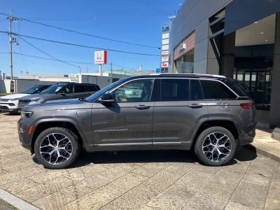 2025 Jeep Grand Cherokee Summit Reserve 4xe (Plug‑In Hybrid)