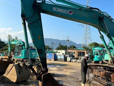 KOBELCO SK200 Excavator (No.J0744)