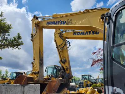 Komatsu  Excavator Machinery 2004  (No-J0705)