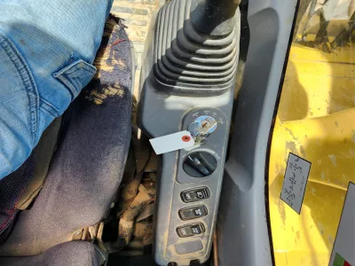 Komatsu  Excavator Machinery 2004  (No-J0705)