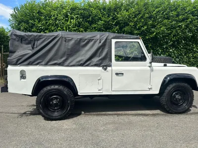 LANDROVER DEFENDER 110 (No.J0757)