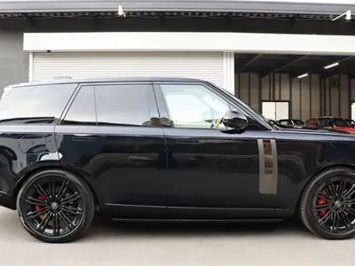Land Rover Range Rover SV 4.4L P530 Standard Wheelbase 4WD with New Car -Black ( No-960681)