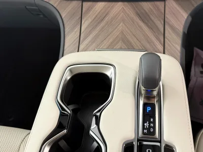 2025 Lexus LM 500h Version L 4WD