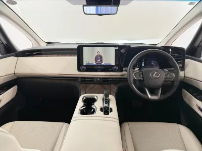 2025 Lexus LM 500h Version L 4WD