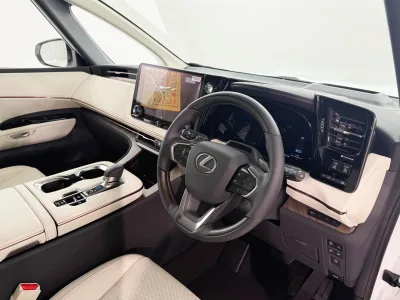 2025 Lexus LM 500h Version L 4WD