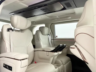 2025 Lexus LM 500h Version L 4WD