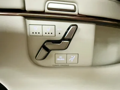 2025 Lexus LM 500h Version L 4WD