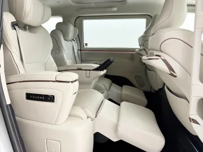 2025 Lexus LM 500h Version L 4WD