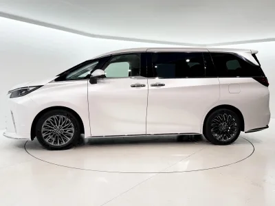 2025 Lexus LM 500h Version L 4WD