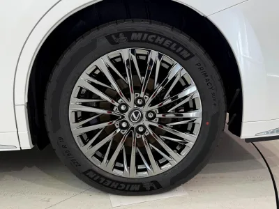 2025 Lexus LM 500h Version L 4WD