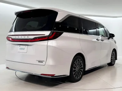 2025 Lexus LM 500h Version L 4WD