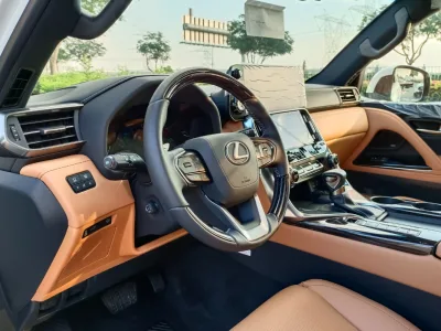 Lexus  LX500d (No-830718)
