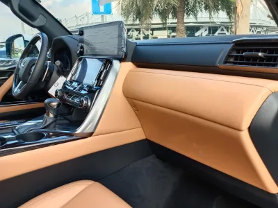 Lexus  LX500d (No-830718)