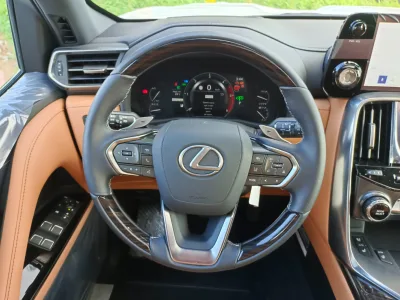 Lexus  LX500d (No-830718)