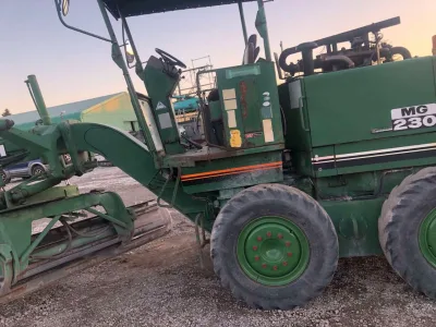 Mitsubishi Motor Grader MG230 (No.J0795)