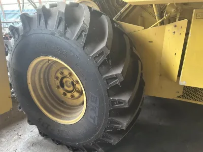 NEW HOLLAND 8070 COMBINE HARVESTER (No.J0781)