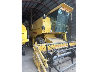 NEW HOLLAND 8070 COMBINE HARVESTER (No.J0781)