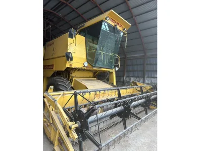 NEW HOLLAND 8070 COMBINE HARVESTER (No.J0781)