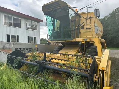 NEW HOLLAND TX30 (HST HYDRAULIC CONTROL) COMBINE HARVESTER (No.J0820)