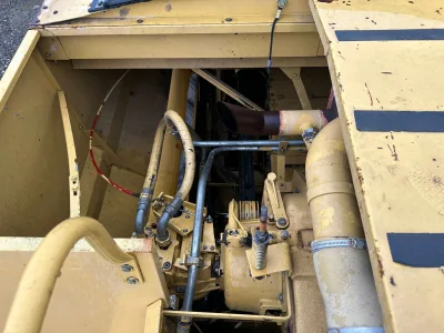 NEW HOLLAND TX36 Combine Harvester with Drivable HST control propler shaft nitrogen break system (No.J0837)