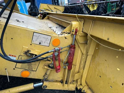 NEW HOLLAND TX36 Combine Harvester with Drivable HST control propler shaft nitrogen break system (No.J0837)